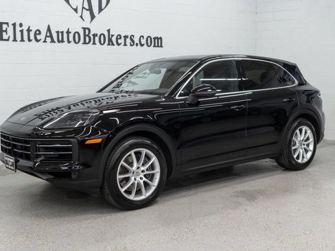 Used 2024 Porsche Cayenne AWD/4WD image 53