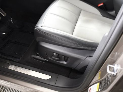 Used 2023 Land Rover Range Rover Evoque R-Dynamic S AWD/4WD image 16