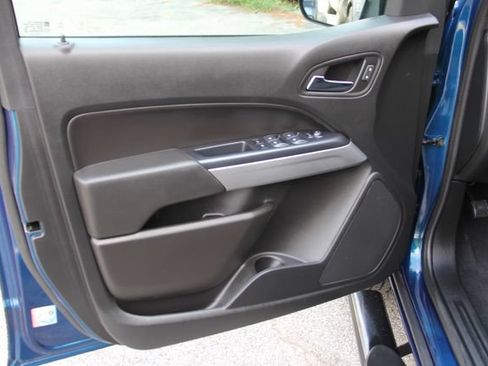 Used 2020 Chevrolet Colorado LT w/ LT Convenience Package AWD/4WD image 17