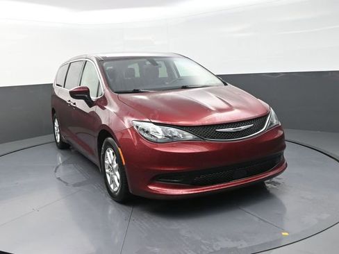 Used 2022 Chrysler Voyager LX FWD image 14