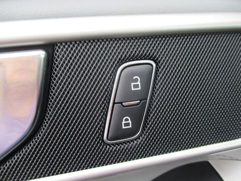 Used 2024 Ford Explorer XLT w/ Equipment Group 202A image 37