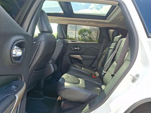 Used 2018 Jeep Cherokee Limited AWD/4WD image 10