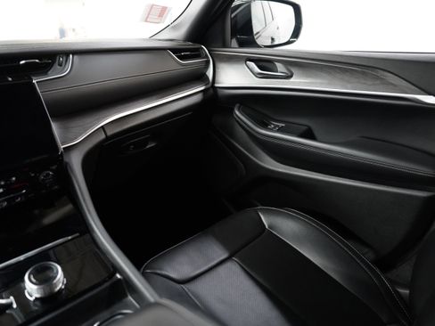 Certified 2024 Jeep Grand Cherokee L Limited w/ Luxury Tech Group II image 14