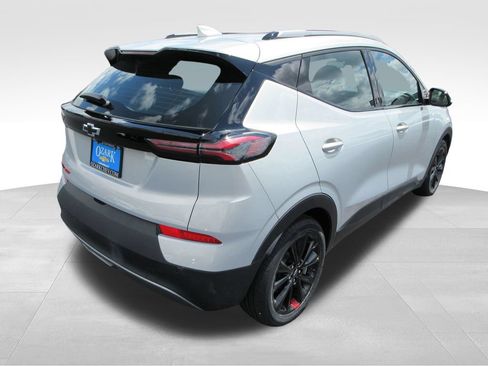 Certified 2023 Chevrolet Bolt EUV LT w/ Convenience Package FWD image 5