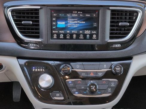 Used 2021 Chrysler Voyager Lxi FWD image 17