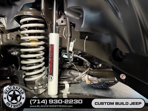 Used 2024 Jeep Wrangler Unlimited AWD/4WD image 23