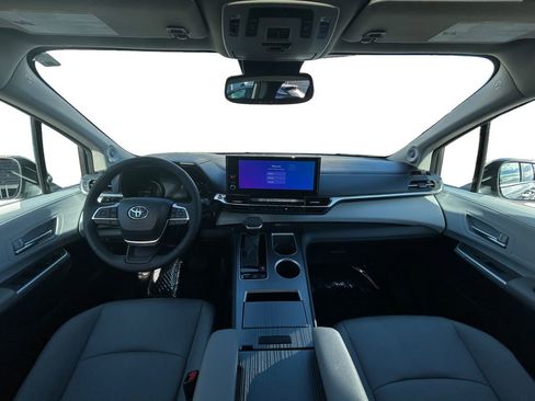 Used 2026 Toyota Sienna XLE AWD/4WD image 12