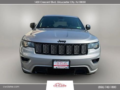 Used 2019 Jeep Grand Cherokee Altitude image 2