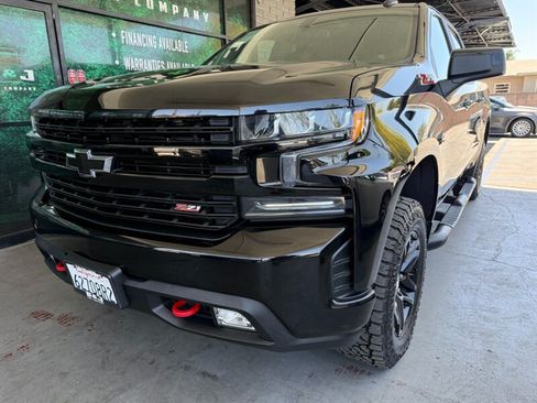 Used 2020 Chevrolet Silverado 1500 LT Trail Boss w/ Midnight Edition AWD/4WD image 3