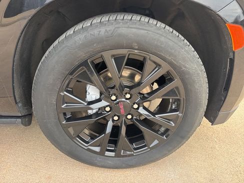 Used 2022 GMC Yukon XL Denali image 12