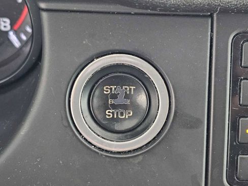 Used 2016 Land Rover Discovery Sport SE AWD/4WD image 30