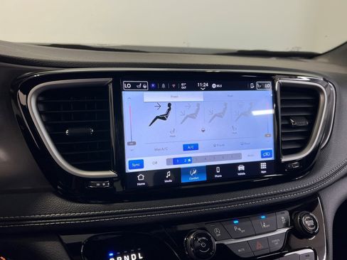 New 2026 Chrysler Pacifica Select image 30