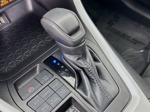 Used 2023 Toyota RAV4 LE AWD/4WD image 18