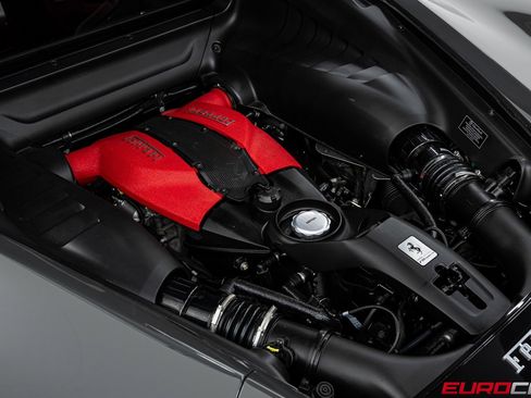 Used 2020 Ferrari F8 Tributo image 25