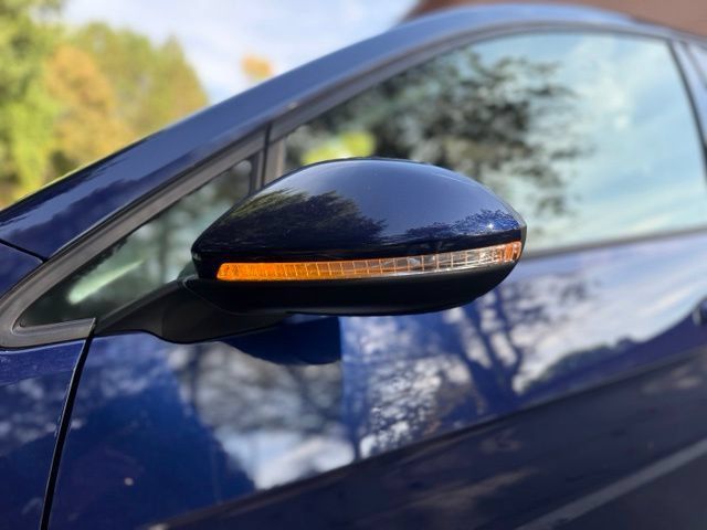 Used 2019 Volkswagen e-Golf SE FWD image 38