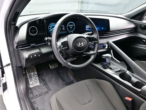 Certified 2025 Hyundai Elantra SEL image 13