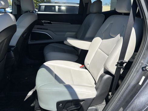 Used 2021 Kia Telluride S image 7