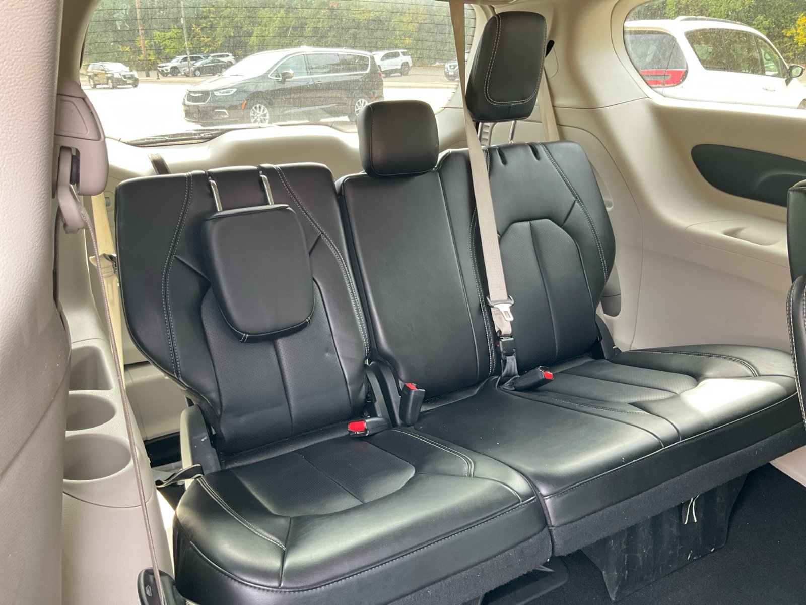 Used 2024 Chrysler Pacifica Touring-L FWD image 20