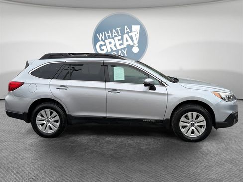 Used 2016 Subaru Outback 2.5i Premium image 2