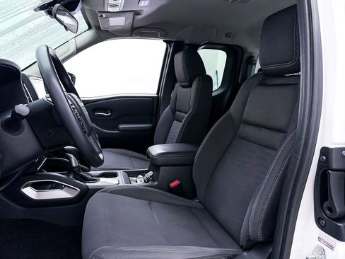 Used 2022 Nissan Frontier SV RWD image 6
