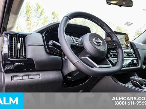 Used 2025 Nissan Pathfinder SV image 30