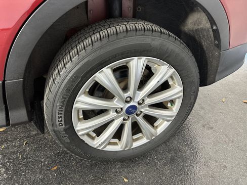 Used 2017 Ford Escape Titanium image 14