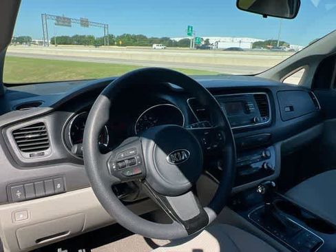 Used 2016 Kia Sedona LX w/ LX Convenience Package FWD image 15