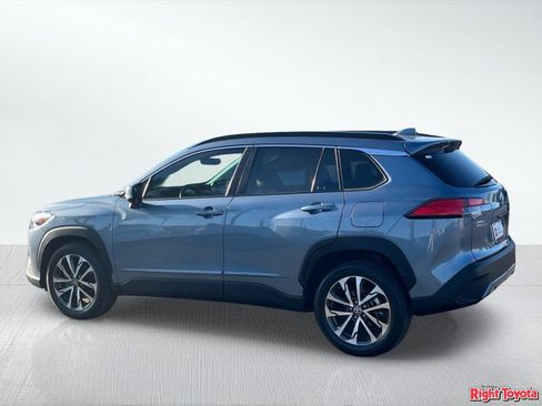 Certified 2023 Toyota Corolla Cross XLE w/ Convenience Package FWD image 5