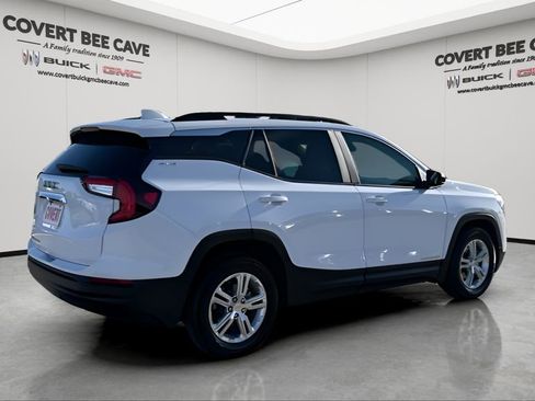 Used 2022 GMC Terrain SLE w/ Driver Convenience Package image 10