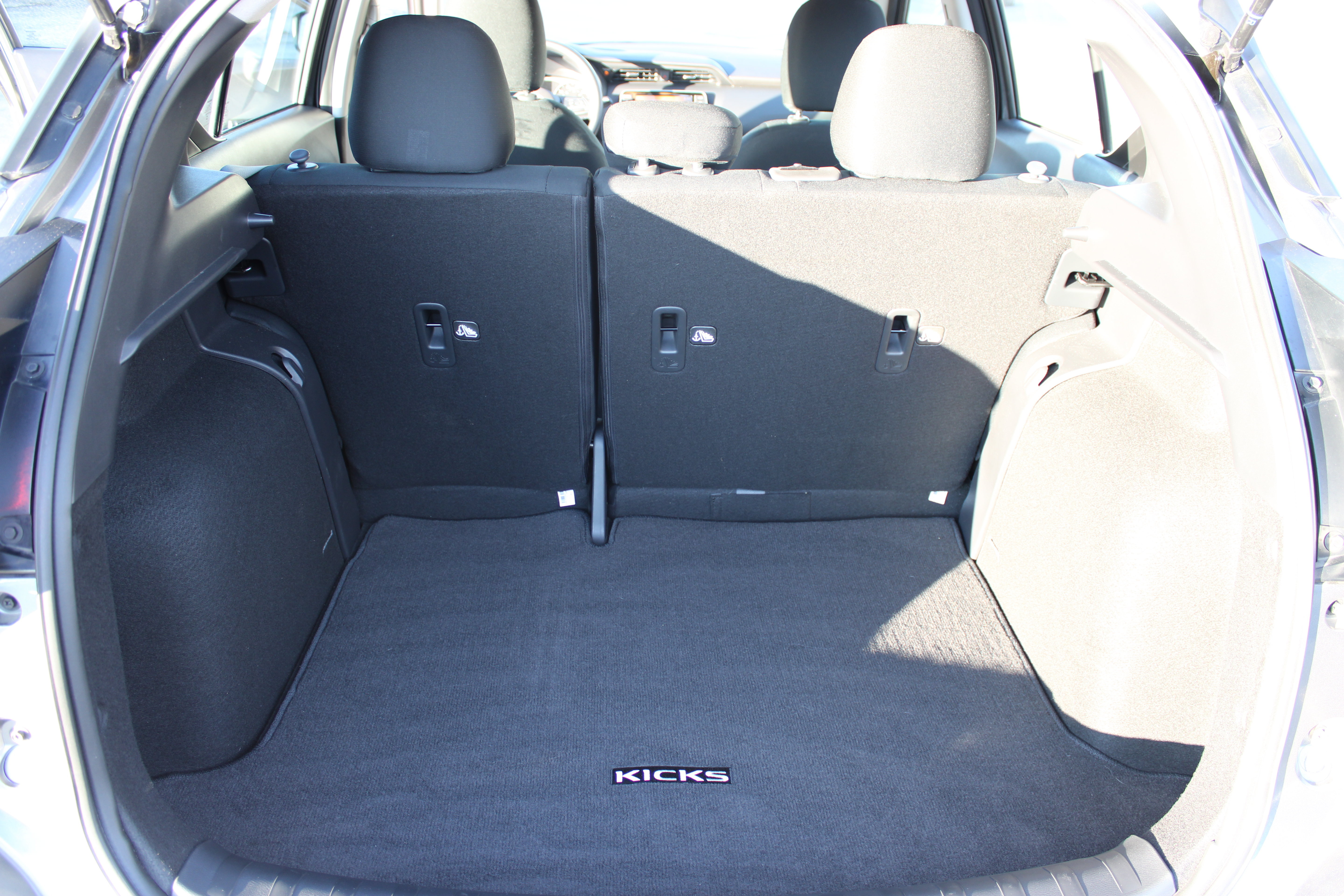 Certified 2025 Nissan Kicks Play S FWD image 5