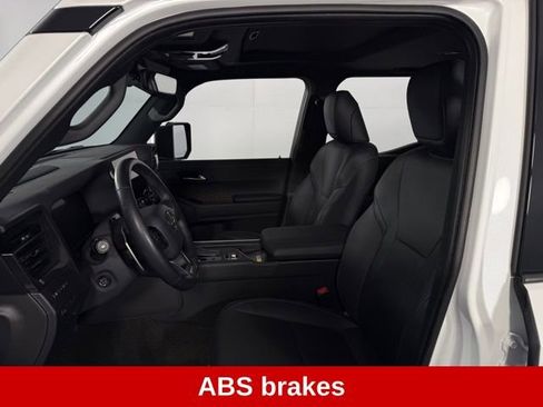 Used 2024 Lexus GX 550 w/ Accessory Package (Z1) image 15