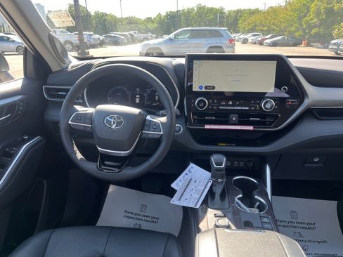 New 2026 Toyota Highlander Limited AWD/4WD image 19