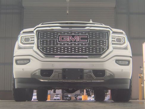 Used 2018 GMC Sierra 1500 Denali image 3