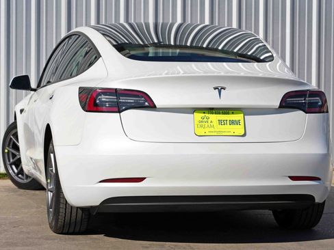 Used 2023 Tesla Model 3 Standard Range image 6