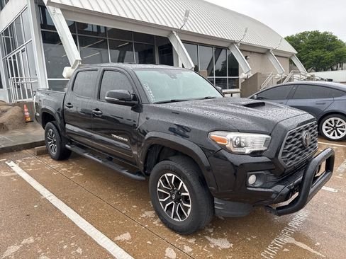 Used 2020 Toyota Tacoma TRD Sport image 3