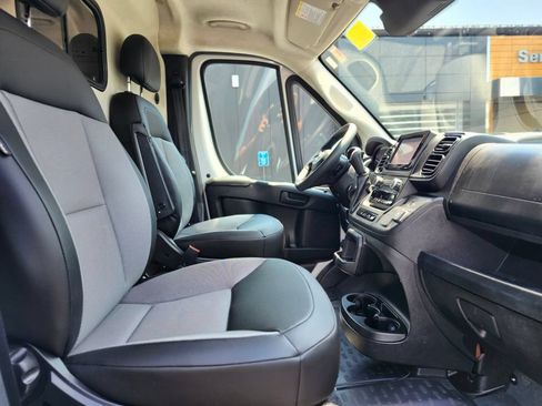 Used 2024 RAM ProMaster 2500 w/ Convenience Group FWD image 11