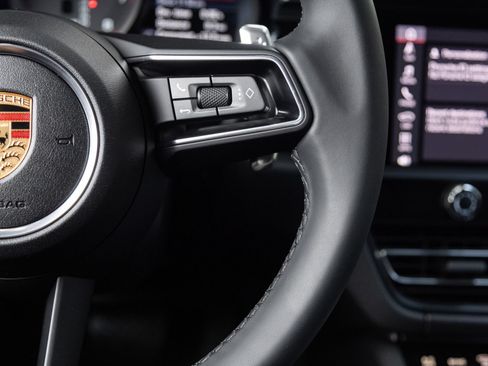 Certified 2026 Porsche Macan AWD/4WD image 16