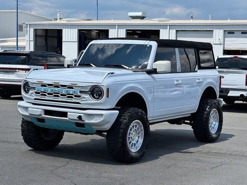 Used 2025 Ford Bronco 4-Door AWD/4WD image 2