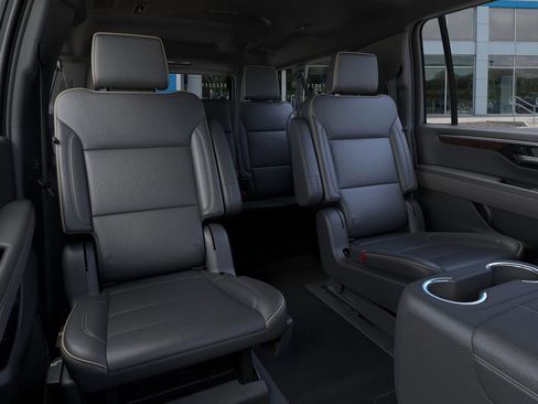 New 2026 Chevrolet Suburban Premier AWD/4WD image 17
