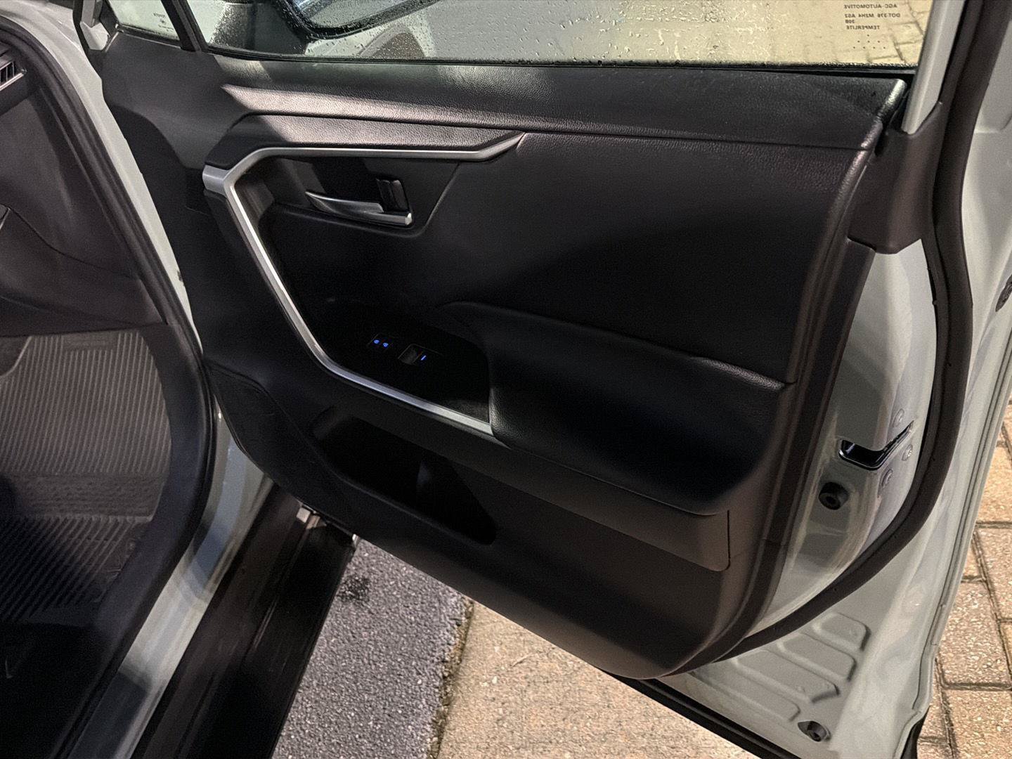 Certified 2022 Toyota RAV4 XLE w/ Convenience Package FWD image 14