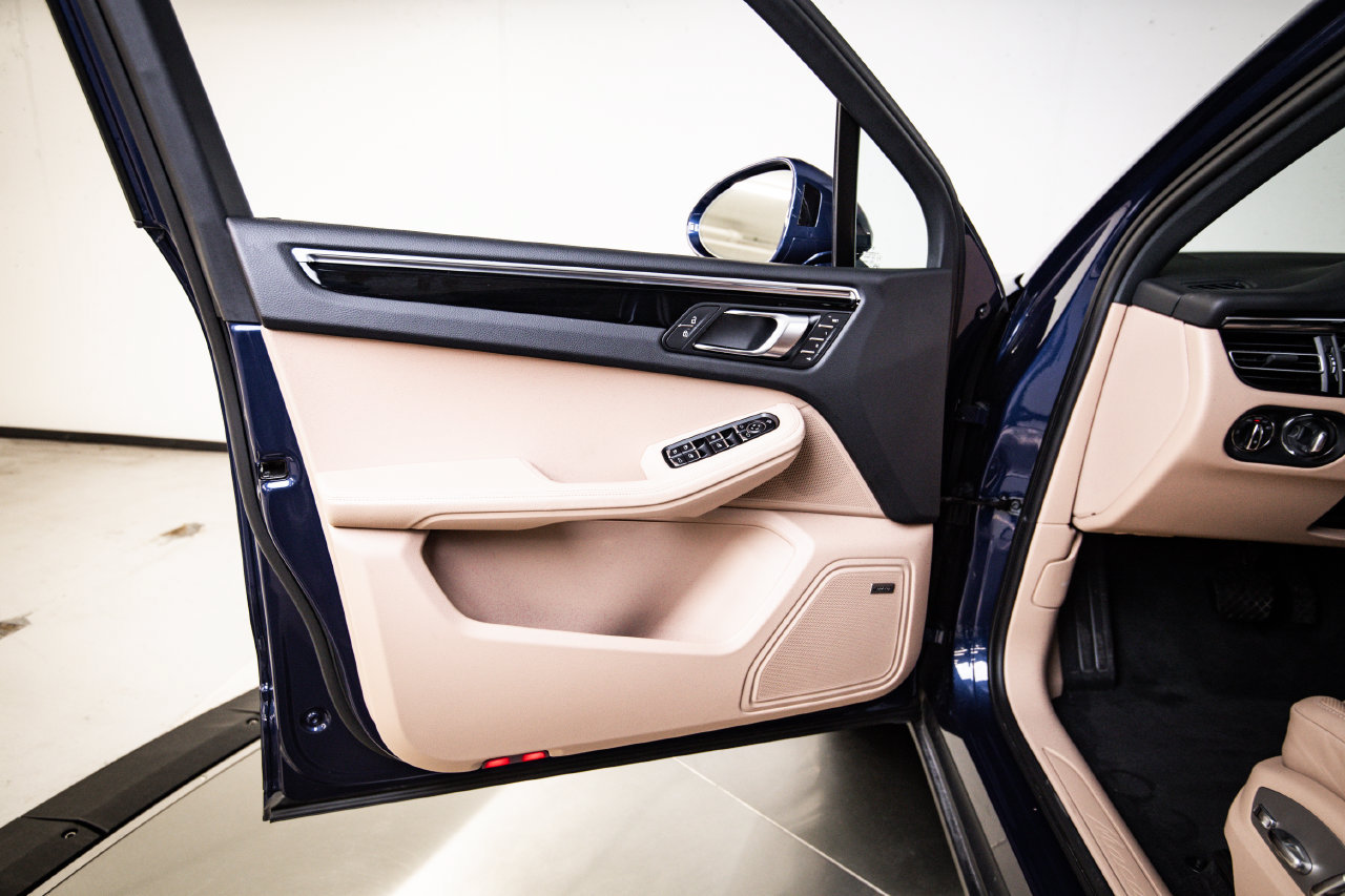 Certified 2026 Porsche Macan AWD/4WD image 23