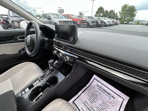Used 2022 Honda Civic EX image 11