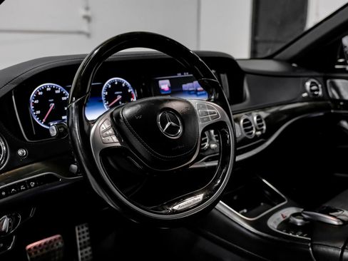 Used 2015 Mercedes-Benz S 550 Sedan w/ Sport Package w/ Sport Package image 23