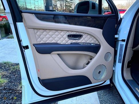 Used 2021 Bentley Bentayga image 20