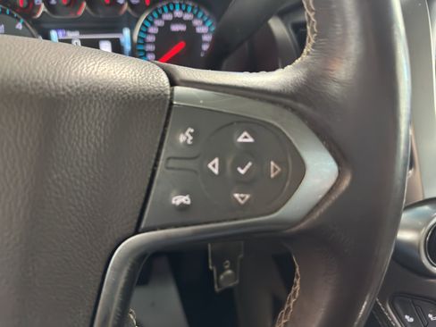 Used 2020 Chevrolet Suburban LT image 11