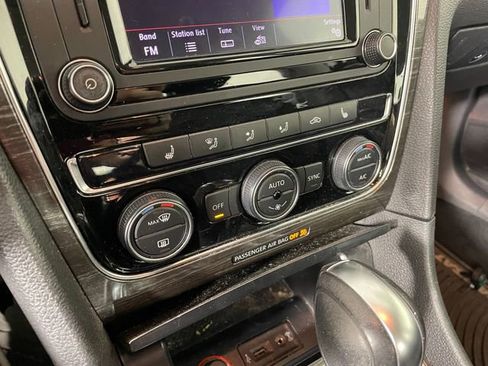 Used 2018 Volkswagen Passat 2.0T SE FWD image 8