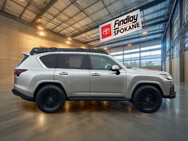 Used 2022 Lexus LX 600 4WD w/ Luxury Package image 4
