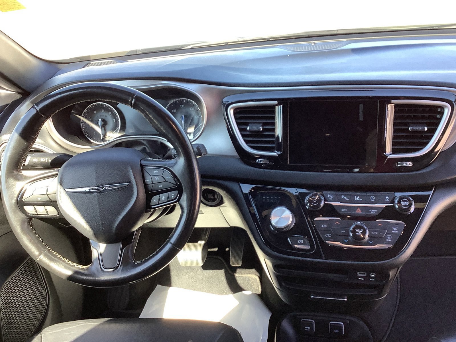 Used 2020 Chrysler Pacifica Touring-L w/ Advanced Safetytec Group AWD/4WD image 22