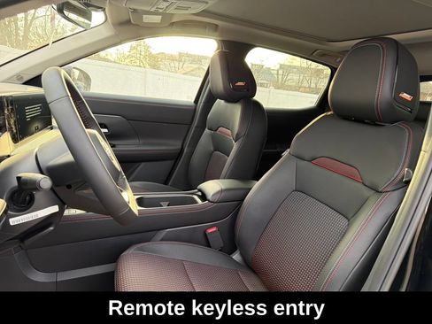 Used 2026 Nissan Kicks SR w/ SR Premium Package FWD image 11