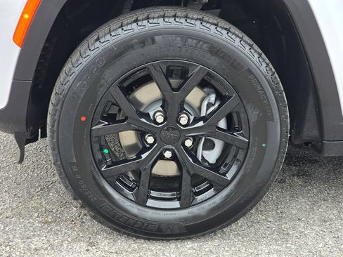 New 2026 Jeep Grand Cherokee Altitude AWD/4WD image 15